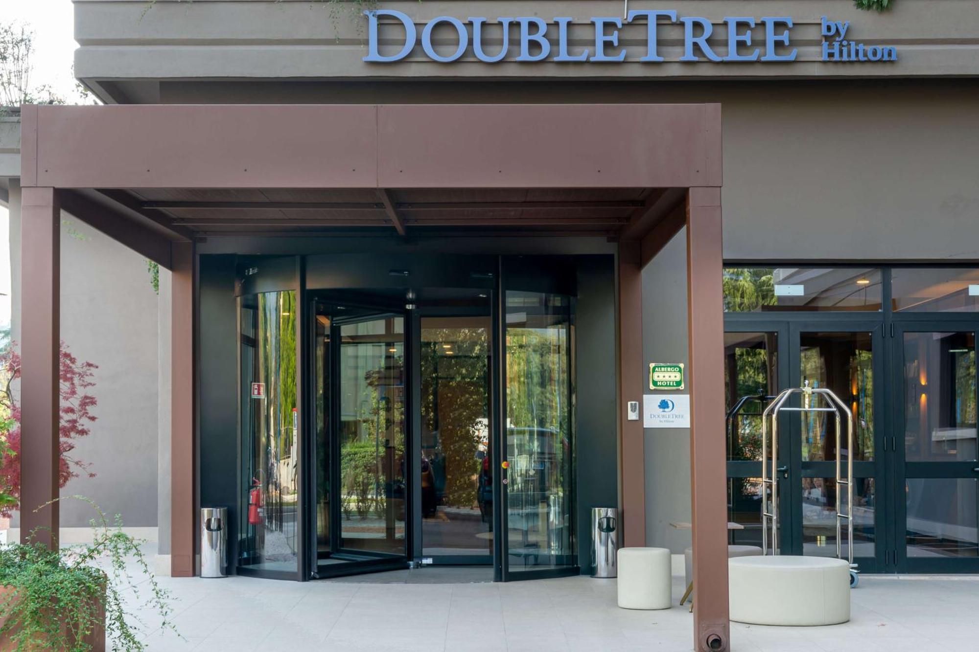 Doubletree By Hilton Brescia Hotel Exterior foto
